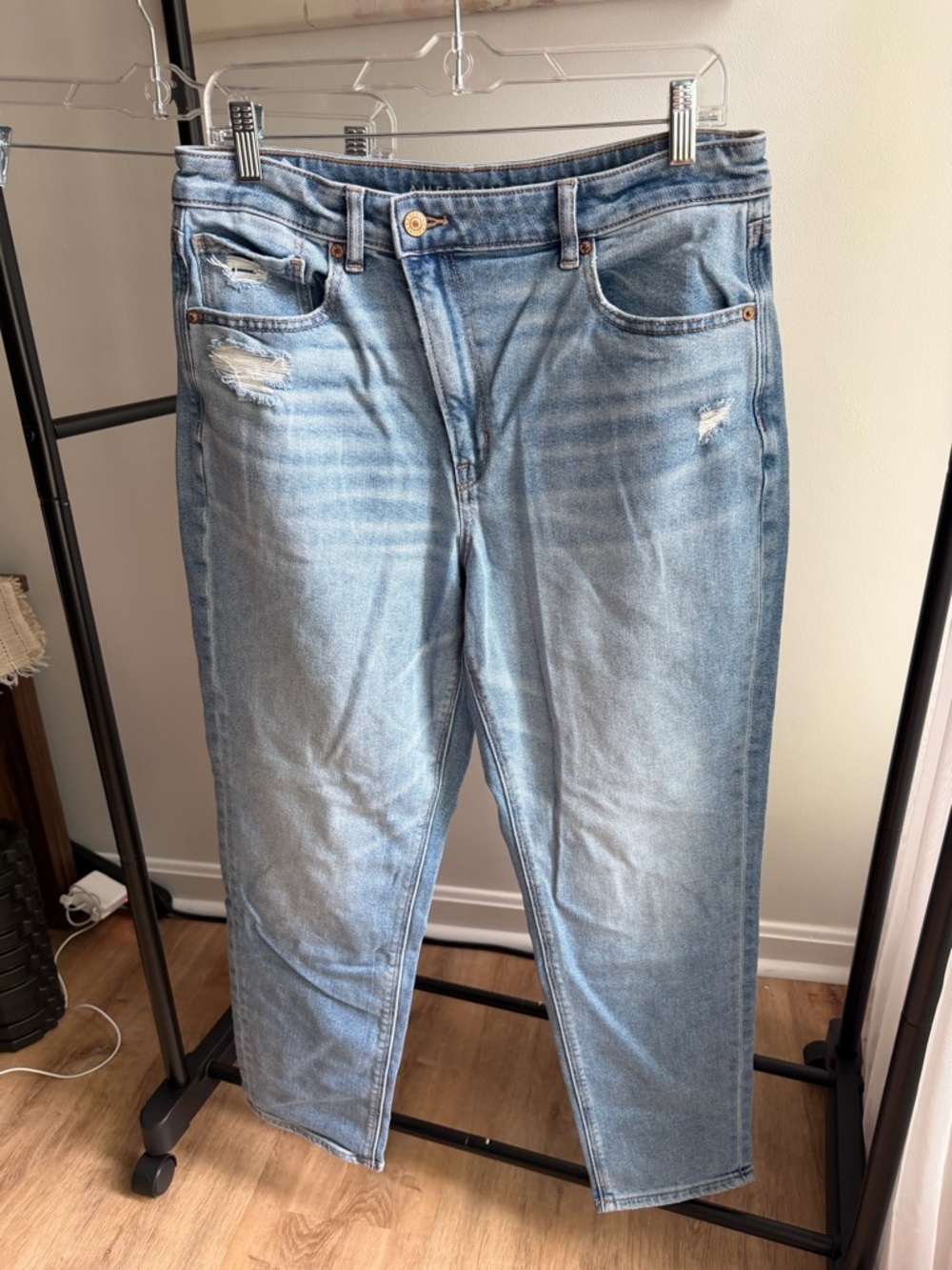 American Eagle Light Wash Distressed Straight Leg Jeans